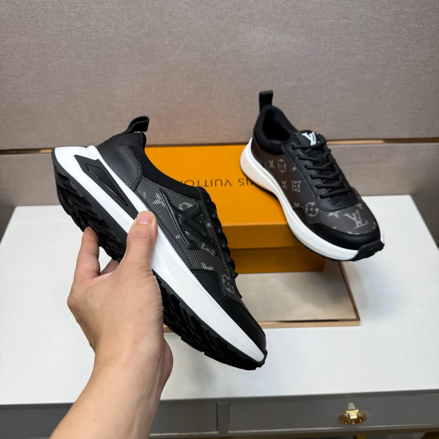 Men's men's shoes 💰pp462【LV～】men's casual shoes 2025z cabinet sales simultaneously 🔶Size: 38-44 #️⃣ 🔷3 colors🔜The upper is made of multi-material splicing➕Mesh lining, comfortable and breathable, sole: original comfortable and wear-resistant outsole, ⚠️real thing📱photographed🎬real thing is better📢📢📢
